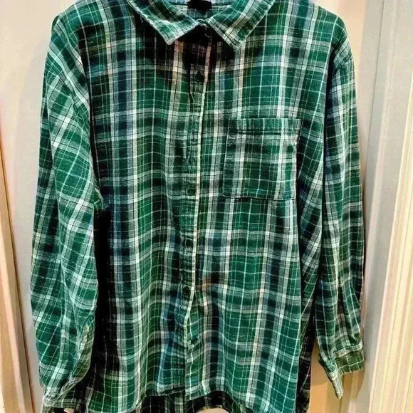 Cotton On Tops - Green and white plaid button down from Cotton On
